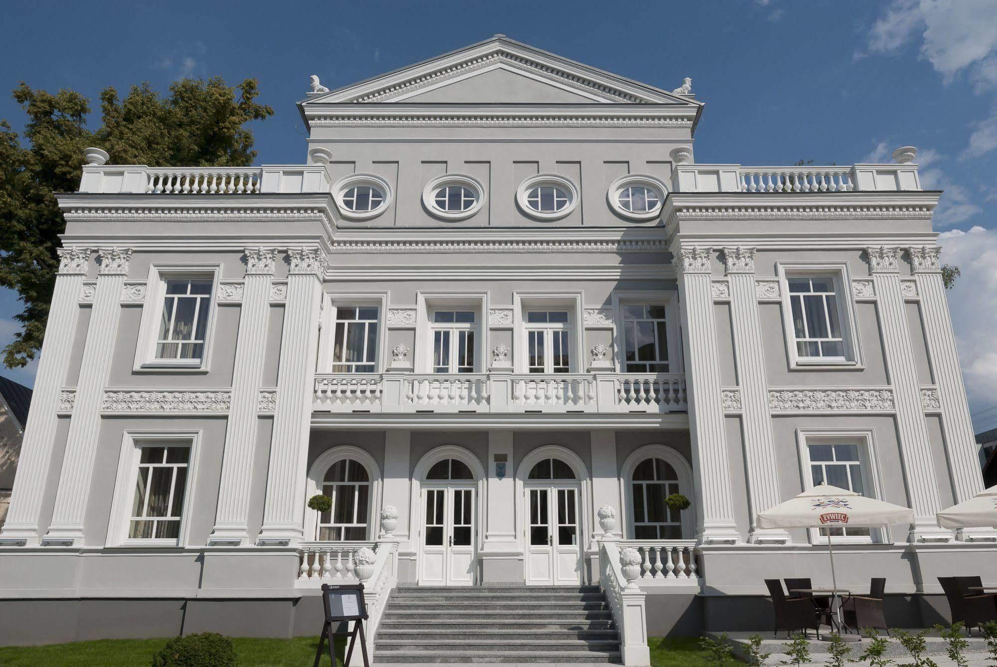 Hotel Willa Hueta Kielce Exteriör bild